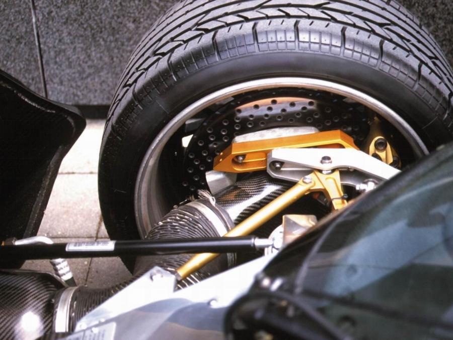  Porsche 962 Dauer Le Mans 1994 года  (фото 2 из 28)